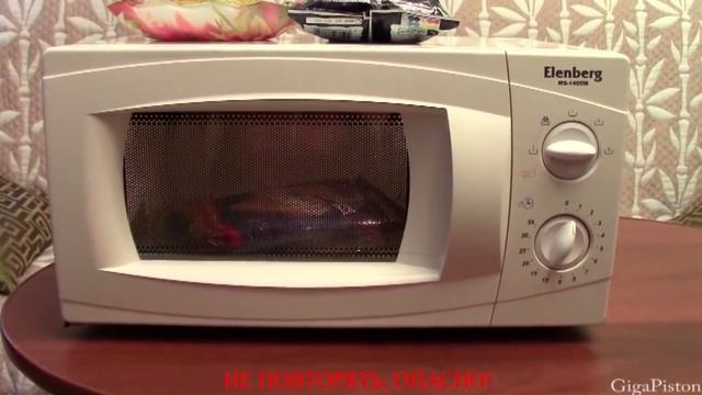 DO NOT MICROWAVE POTATO CHIP BAGS! смотреть онлайн