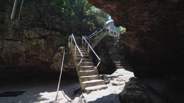 Uluwatu - Suluban Beach and area exploration смотреть онлайн
