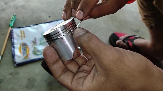 Hero Splendor Plus Ring Piston Fitting смотреть онлайн