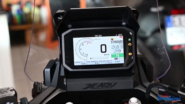 X-ADV 750 - FUNZIONAMENTO DISPLAY MULTIFUNZIONE смотреть онлайн