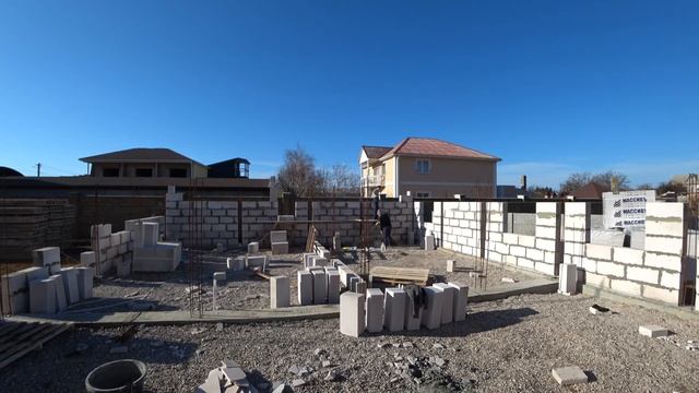 кладка первого этажа из газоблока. Крым