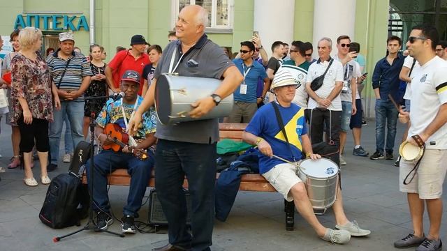 ЧМ 2018, Бразильская музыка и танцы в центре Москвы смотреть онлайн