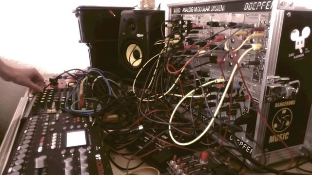 Modular synth / octatrack looper jam смотреть онлайн