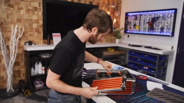 The IMPOSSIBLE PC - 4x dual radiator ITX build смотреть онлайн