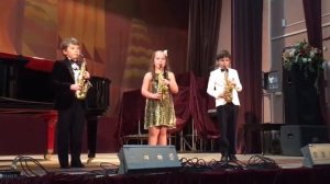 Украинская народная песенка "Птичка над моим окошком"