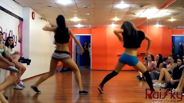 Девки жгут, красиво танцуют, 18+ смотреть онлайн