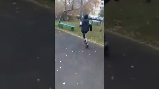 Дедушка меня преследует😬 смотреть онлайн