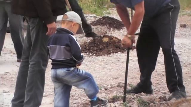 Автовладельцы дома 46"Д" огородили свою парковку. смотреть онлайн