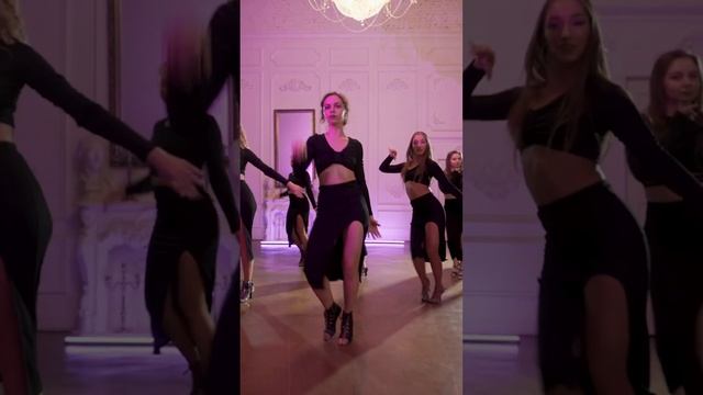 Бачата леди стайл |Как научиться красиво танцевать |Tu Juguete - Dani J | Bachata lady style смотреть онлайн