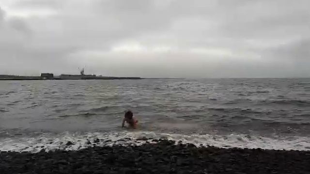 Купание в Атлантическом океане смотреть онлайн