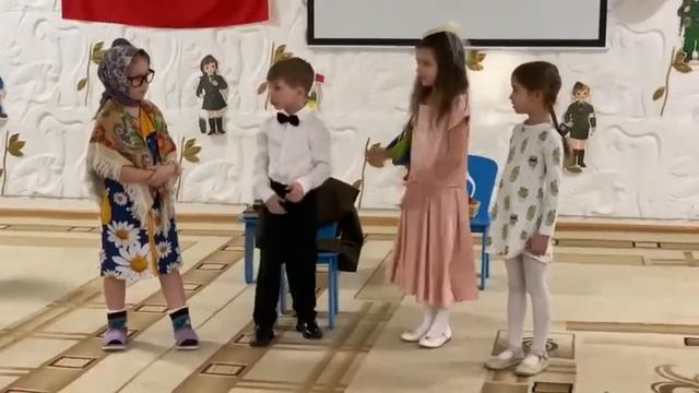 Поздравление пап с 23 февраля 2021г. детский сад "Колокольчик" 13 группа смотреть онлайн