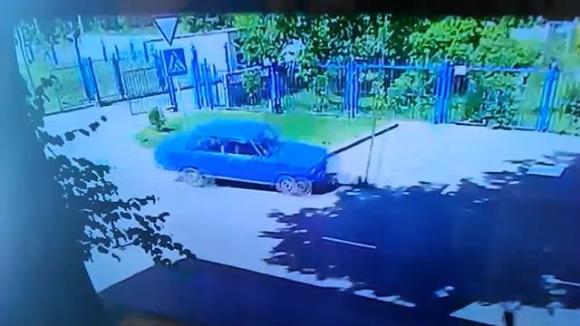 Дед перепутал педали смотреть онлайн