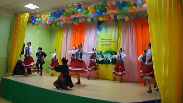 Хореографический ансамбль Изюминка танец Казачий пляс с Чечеул смотреть онлайн