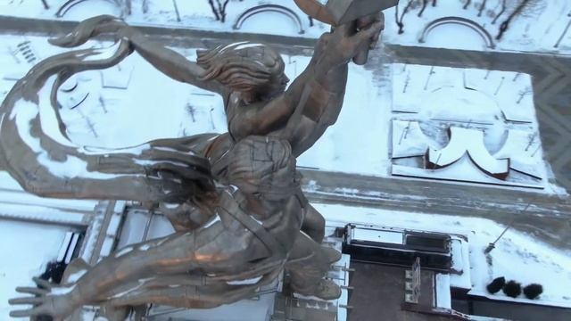 Рабочий и Колхозница смотреть онлайн