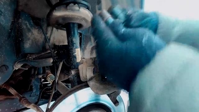 Ремонт направляющих суппорта, замена тормозных колодок переднего колеса пежо партнер. Авто смотреть онлайн