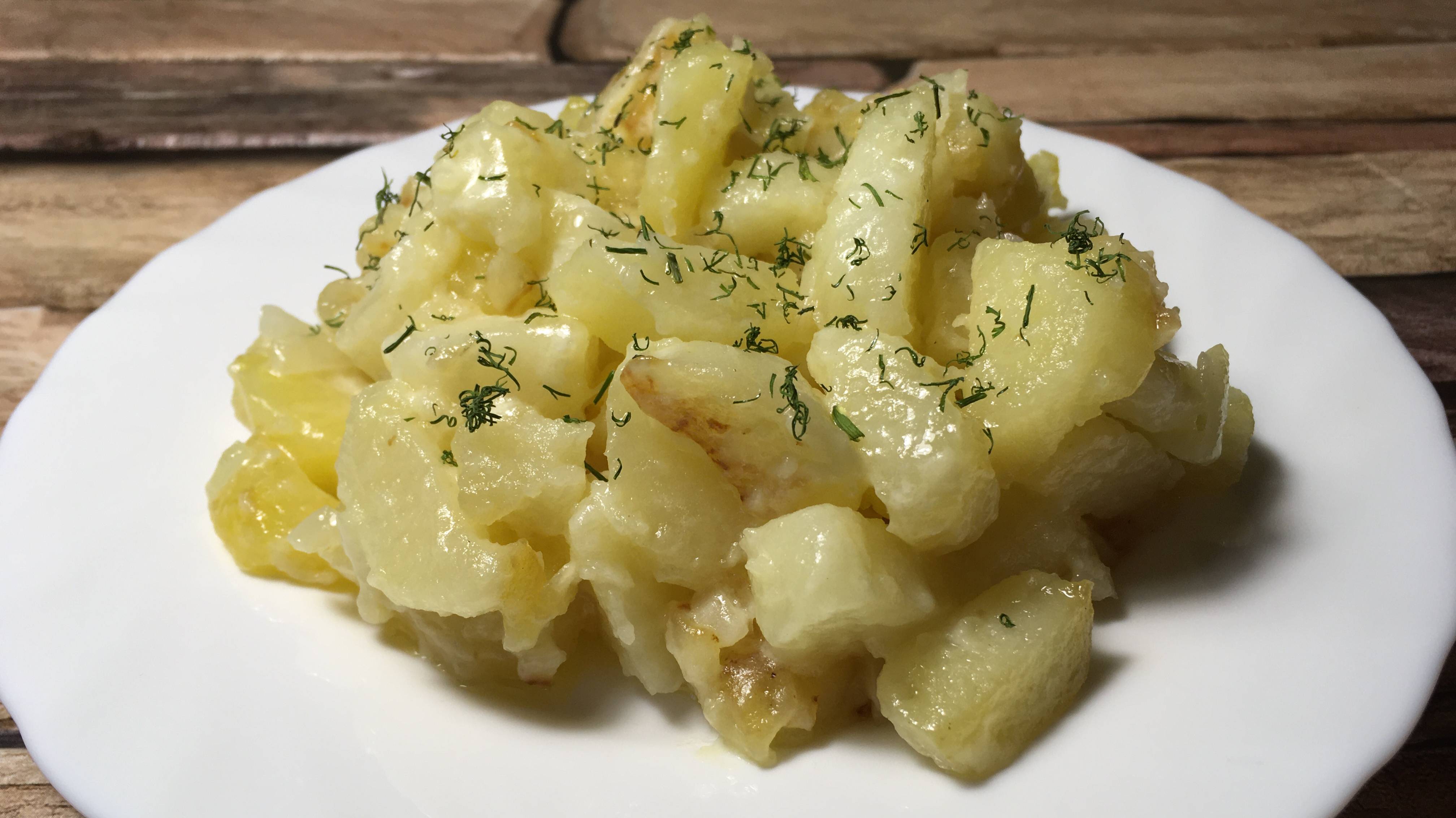 Жареный картофель со сметаной и луком смотреть онлайн