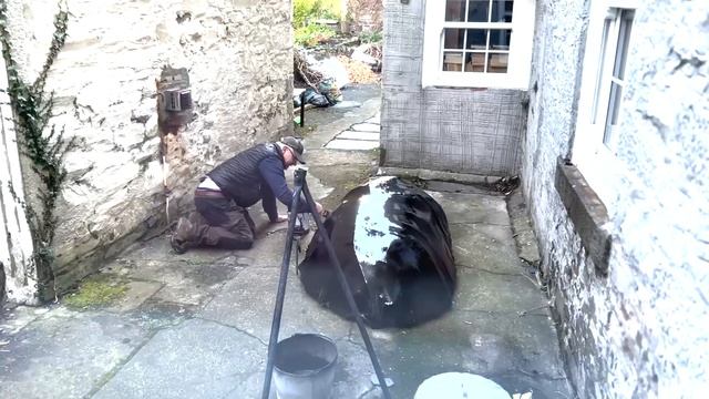 Robert Twigger builds a coracle as part of Wigtown Book Festival 2022 смотреть онлайн
