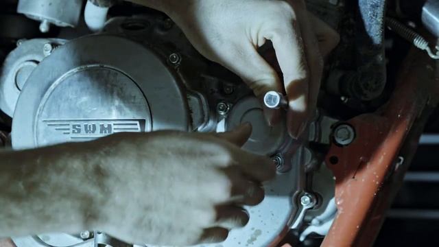 SWM 500 | Ölwechsel | Oil change смотреть онлайн