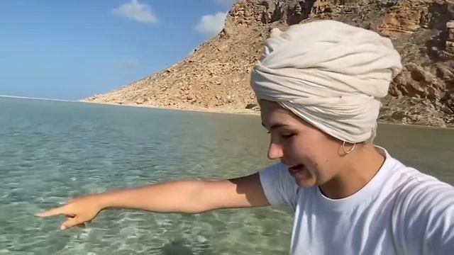 Catching Sting Rays with Bare Hands (Dangerous!) смотреть онлайн