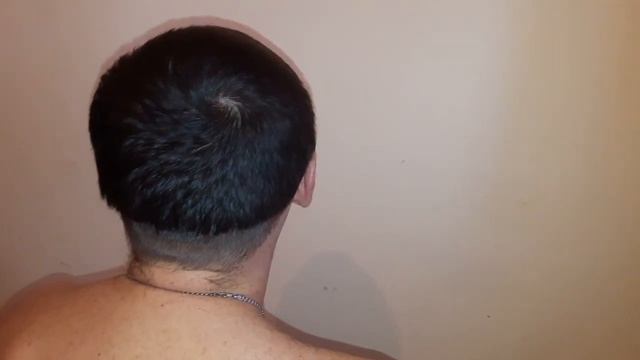 Как подстричь мужчину машинкой | Мужская стрижка смотреть онлайн