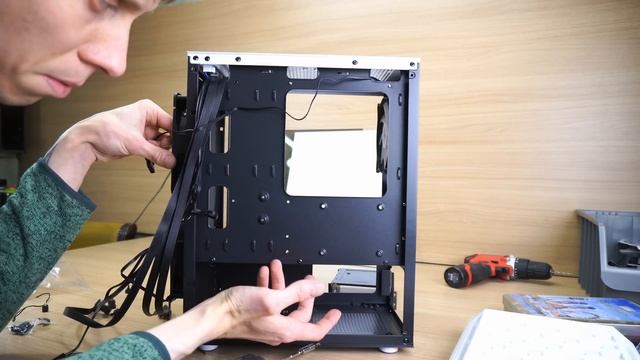 БЕЛАЯ ЭНЕРГЕТИЧЕСКАЯ КОРОБКА [ Powercase MISTRAL Micro T3W ] смотреть онлайн