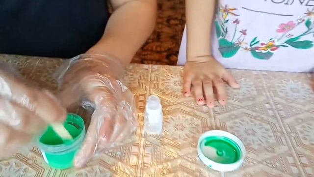 Как сделать слайм без клея! Девочки сделали жвачку для рук! смотреть онлайн