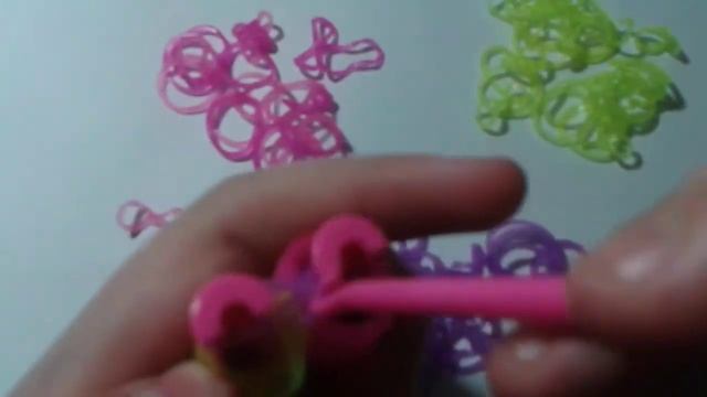 Перо из резинок на рогатке смотреть онлайн