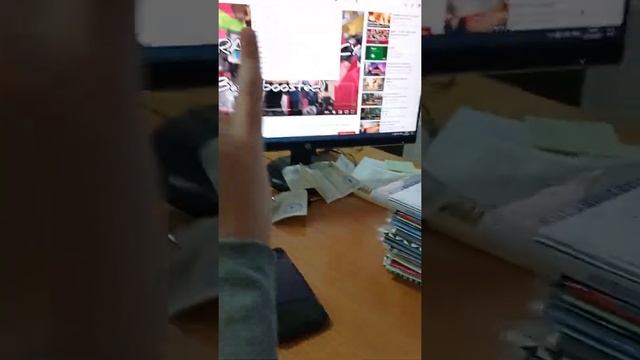Включили Fallacy Bass Boosted в школе! [колонки тихие, к сожалению] смотреть онлайн