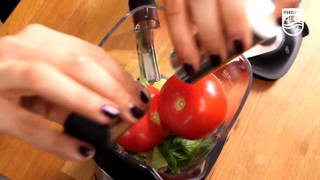 Бърза студена доматена супа във вакумен блендер