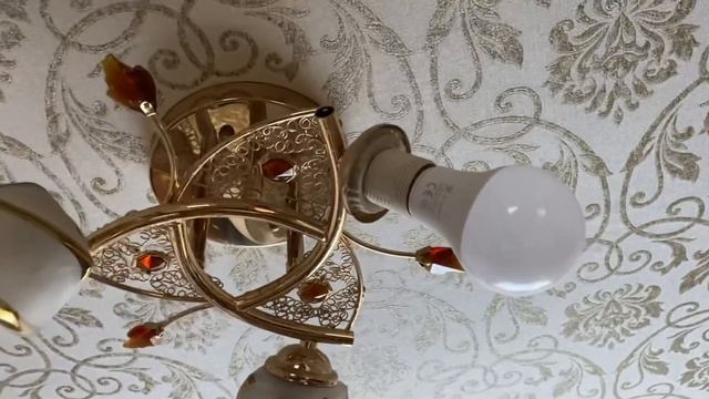 Как правильно закрутить лампочку без замыкания? смотреть онлайн