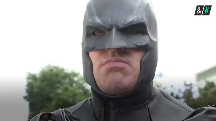 Точная копия костюма Бэтмена смотреть онлайн