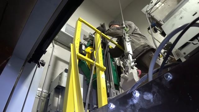 Монтаж лифта! День 15й! Зачалили лифт! смотреть онлайн