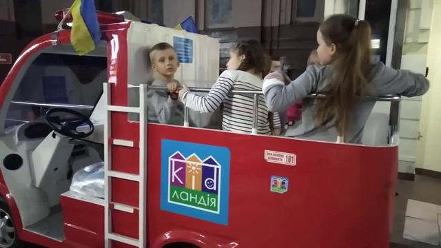 Кидс Ленд ( город профессий). пожарники уезжают с работы)) смотреть онлайн