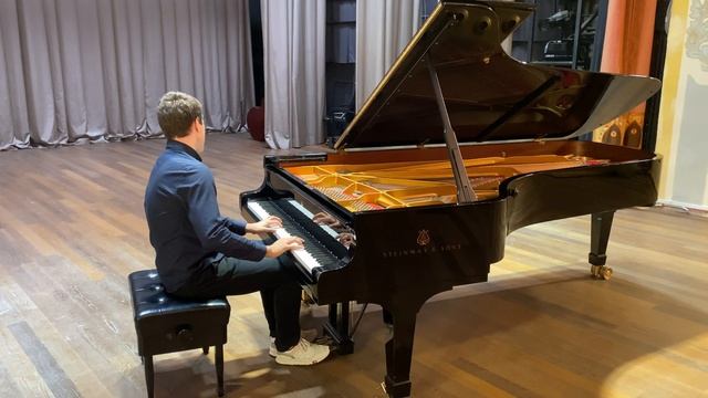 Béla Bartók - Román népi táncok Sz. 56 BB.68 (performed by Ivan Nazarenko) смотреть онлайн