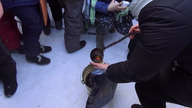 В воронеже родители будущих первокласников ночами дежурят у школы №102. смотреть онлайн