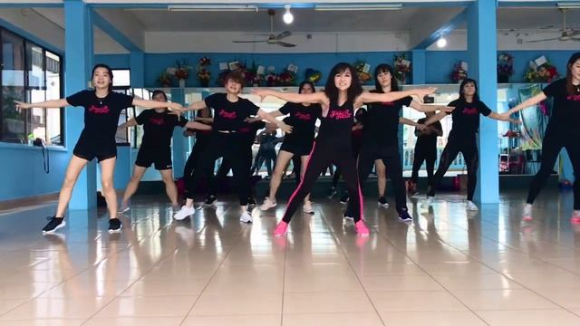 Zumba || Chicken Noodle Soup - J-Hope Ft. Becky G || K-pop