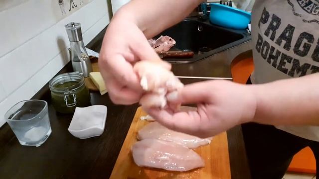 Куриная грудка с песто и сыром. Chicken breast with pesto and cheese смотреть онлайн