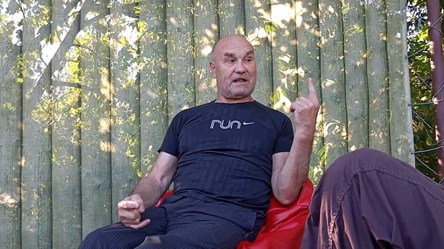 Два деда чешут тему за здоровье