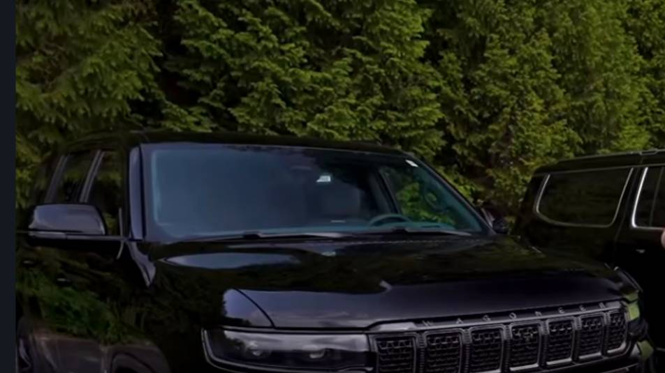 Новый двигатель, удлиненный Jeep Grand Wagoneer L, черная версия Obsidian обзор Grand Wagoneer 2023 смотреть онлайн