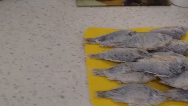 жареные караси в манке смотреть онлайн