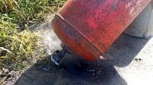 Слив остатков пропан-бутановой смеси из баллона