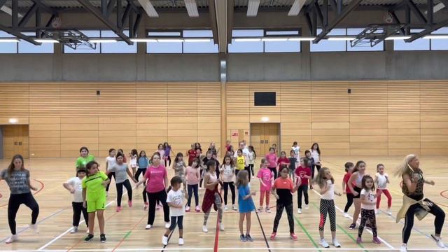 Ozuna, Maître Gims - Arhbo - Zumba Choreo by Sandra Del Cotto смотреть онлайн