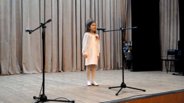 Карина читает стихотворение Ольги Киевской "Баллада о матери" смотреть онлайн