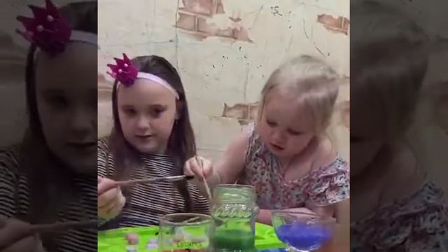 Дети и цветной сахар смотреть онлайн