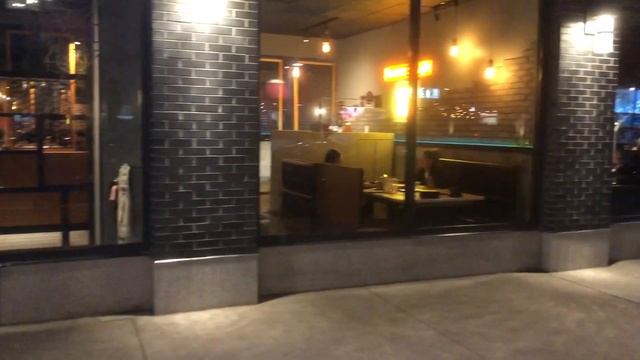 Вечерний район Мозаик. Роботы официанты в недавно открытом китайском ресторане - 23 февраля 2023 № смотреть онлайн