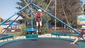 Учимся прыгать на батуте!!!