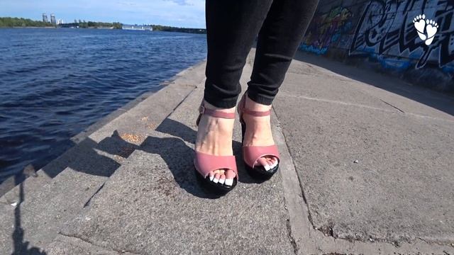 Long Toenails ? Walk Along The Promenade