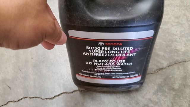 REVIEW- 35.00 Toyota 50/50 Pre-Diluted Super Long Life Antifreeze/Coolant - IS THIS ANY GOOD? смотреть онлайн