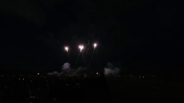 Feuerwerk in Hannover Herrenhausen gefilmt mit der Insta360, der Ton kommt von der Sony HDR-PJ810 смотреть онлайн