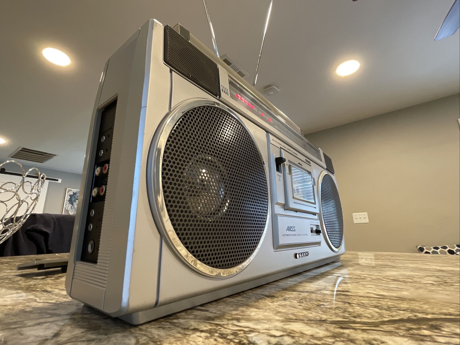 SANYO 9982F AM-FM Stereo Cassette 80s Boombox -ЯПОНИЯ-трёх кассетный